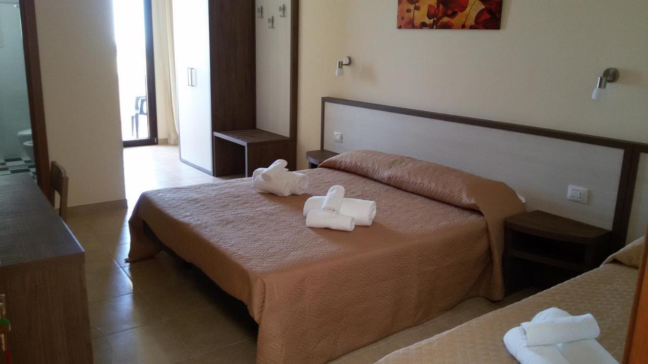 B&B Hotel Helios Uggiano La Chiesa Eksteriør billede