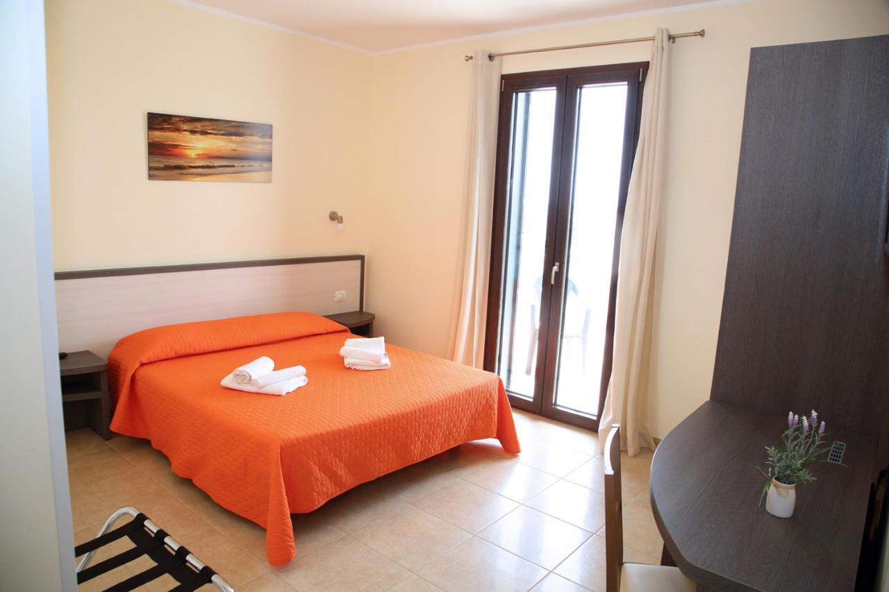B&B Hotel Helios Uggiano La Chiesa Eksteriør billede