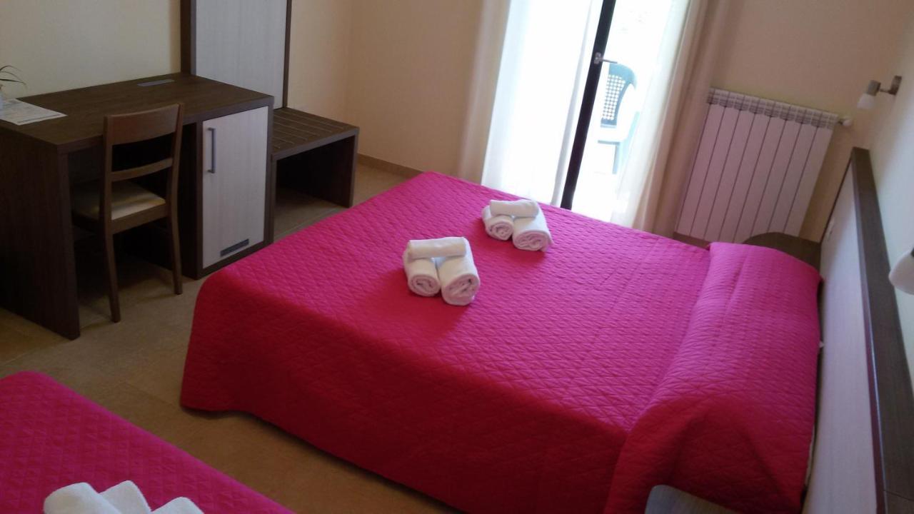 B&B Hotel Helios Uggiano La Chiesa Eksteriør billede