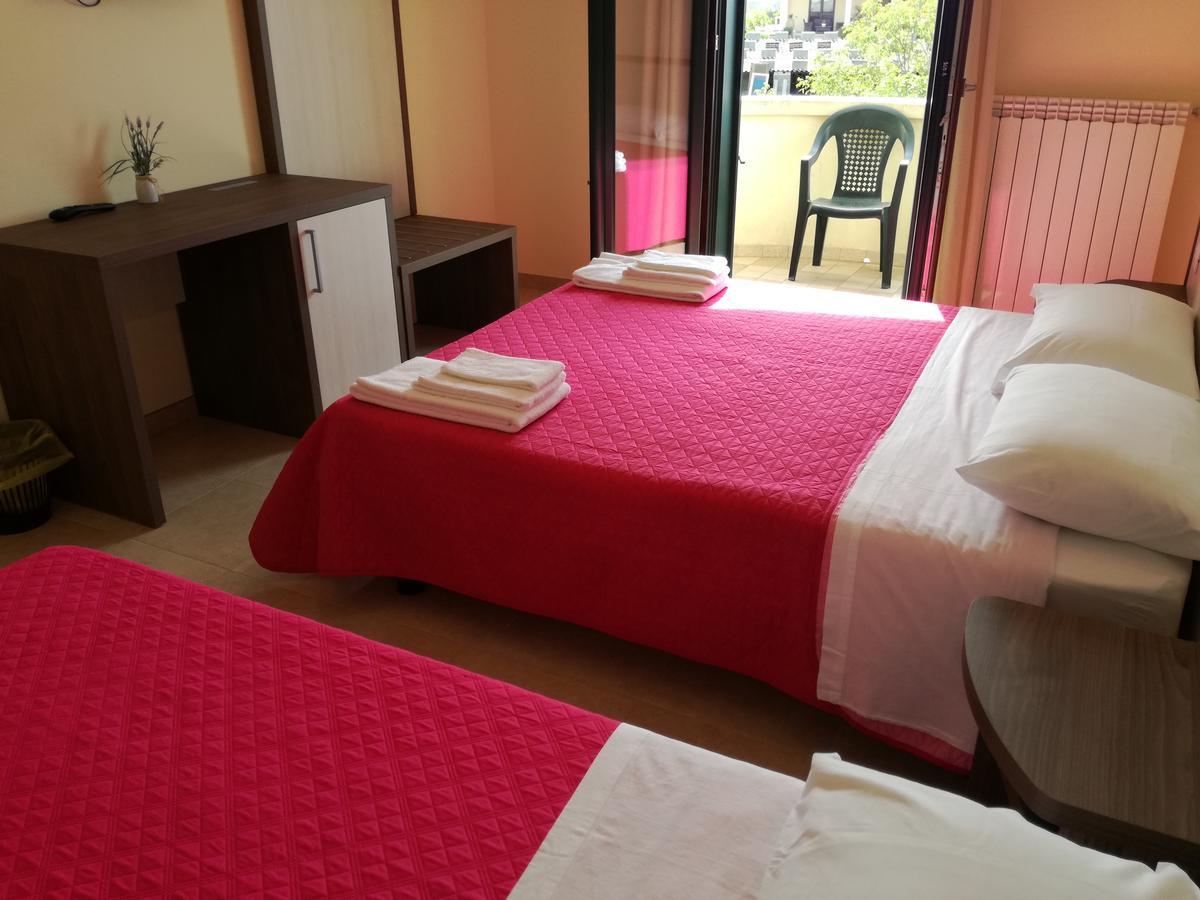 B&B Hotel Helios Uggiano La Chiesa Eksteriør billede
