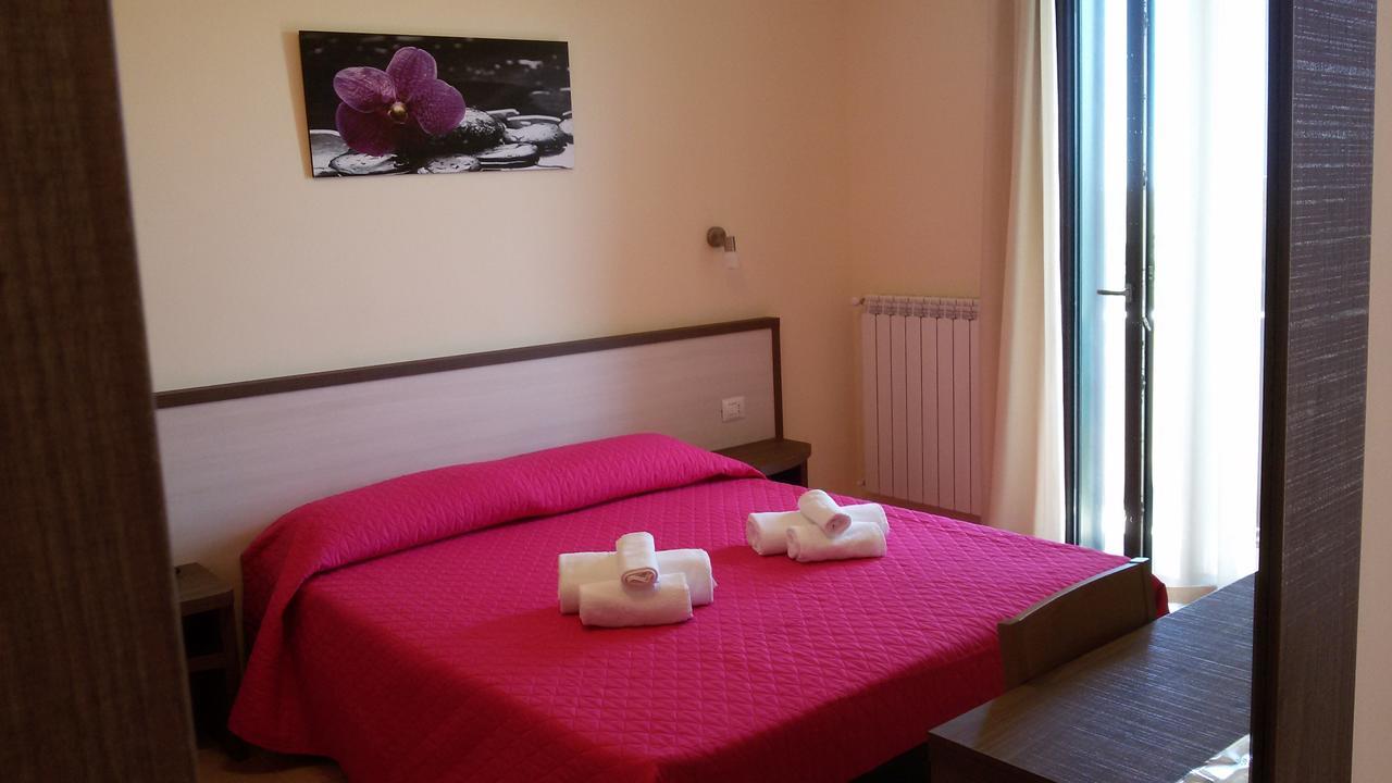 B&B Hotel Helios Uggiano La Chiesa Eksteriør billede