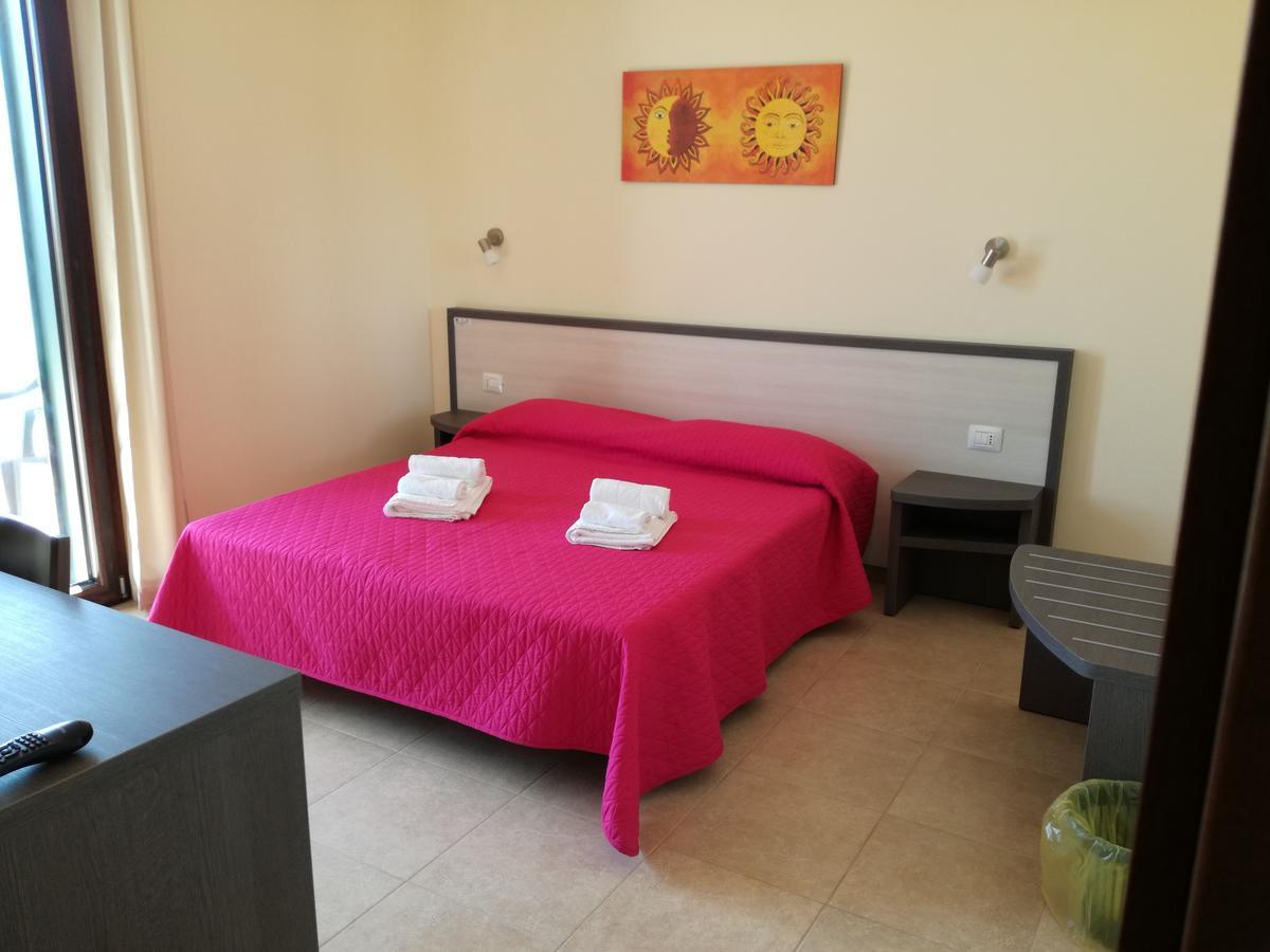 B&B Hotel Helios Uggiano La Chiesa Eksteriør billede