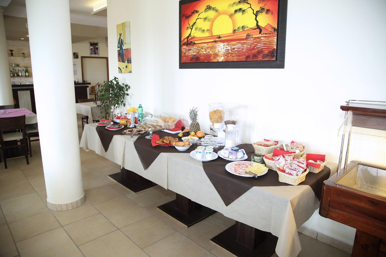 B&B Hotel Helios Uggiano La Chiesa Eksteriør billede