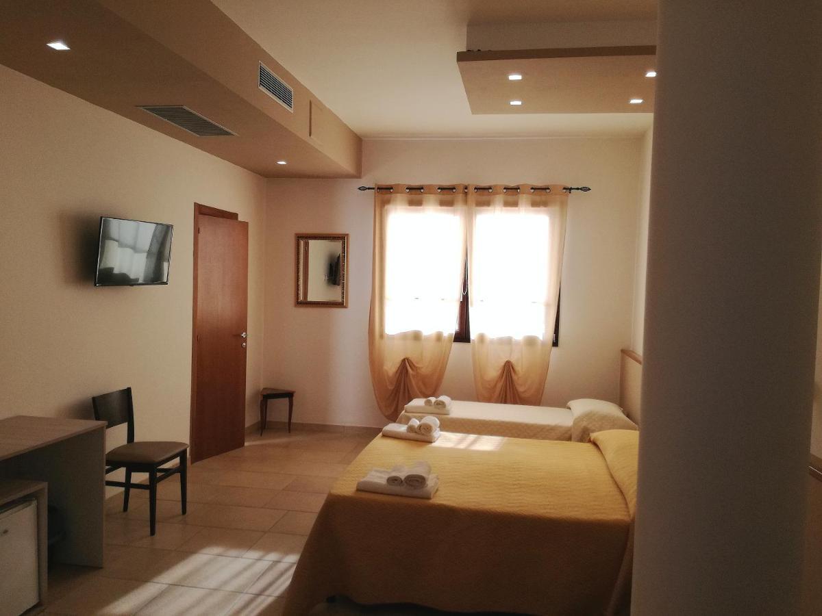 B&B Hotel Helios Uggiano La Chiesa Eksteriør billede